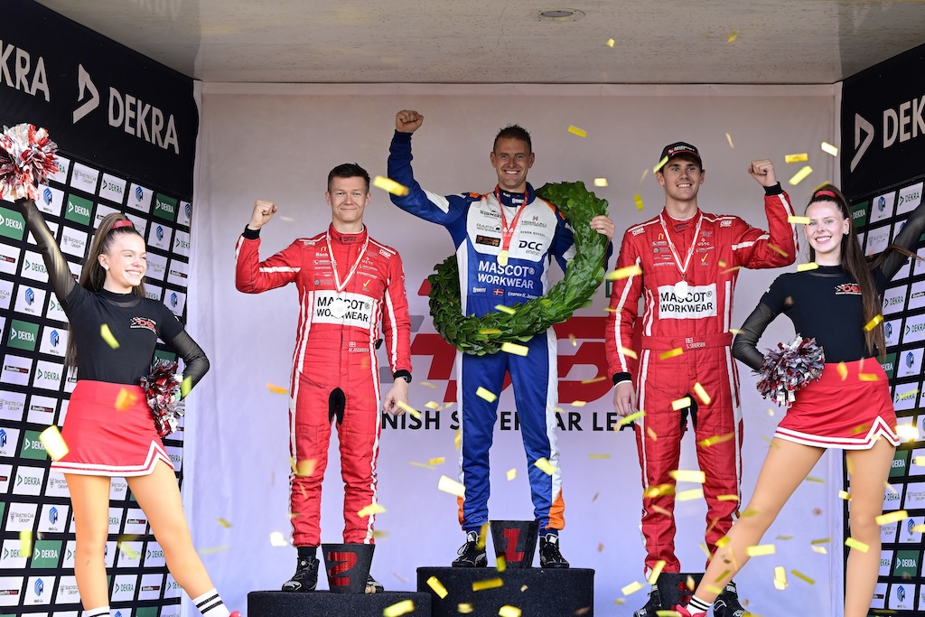 Sæsonens tre bedste i Selected Car Group Super GT: Fra venstre sølvvinder Martin Andersen, mester Kasper H. Jensen og bronzevinder Simon Seiersen.
(Foto: Grippo)